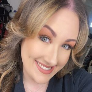 Meet your Posher, Alicia